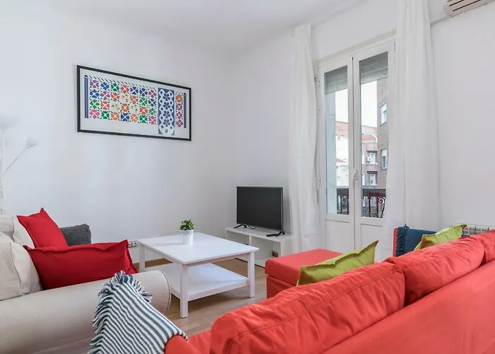 Agradable Piso De Dos Habitaciones En Chamberi