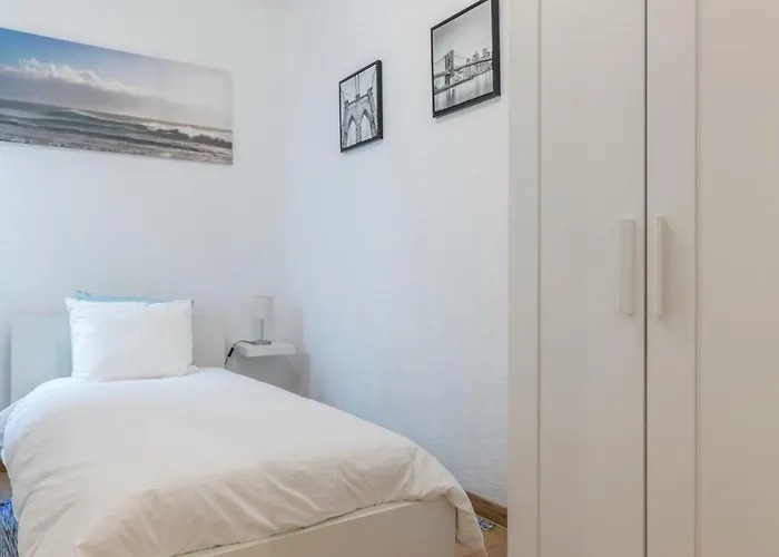 Agradable Piso De Dos Habitaciones En Chamberi